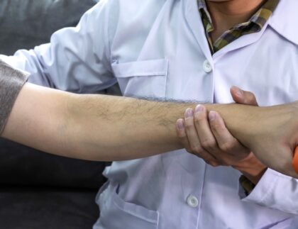 doctor physiotherapist treating rehabilitation arm pain patient doing physical therapy exercises with t20 7m09ok