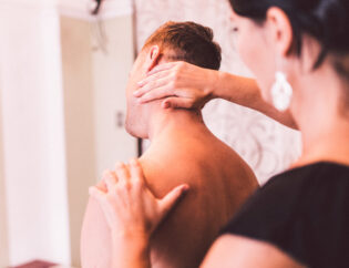 neck physiology health care man treatment massage medical doctor physio physiotherapists t20 lWdkLb