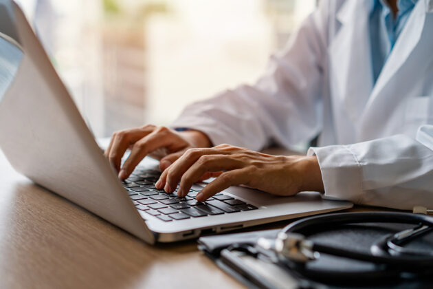 female doctor working on laptop in the medical off 2023 01 30 23 17 40 utc
